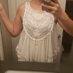 Semi sheer lace tank top 🌻